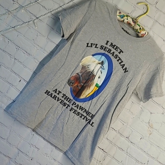 Parks and Recreation I Met Lil Sebastian Pawnee Indiana Harvest Festival Tee S - Picture 4 of 15